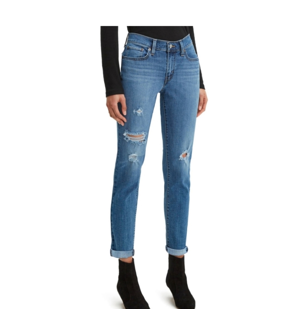 Levis boyfriend